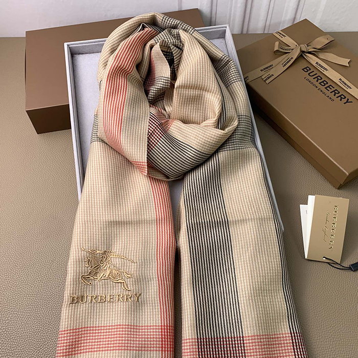 Classic Burberry Winter Scarf-9550404